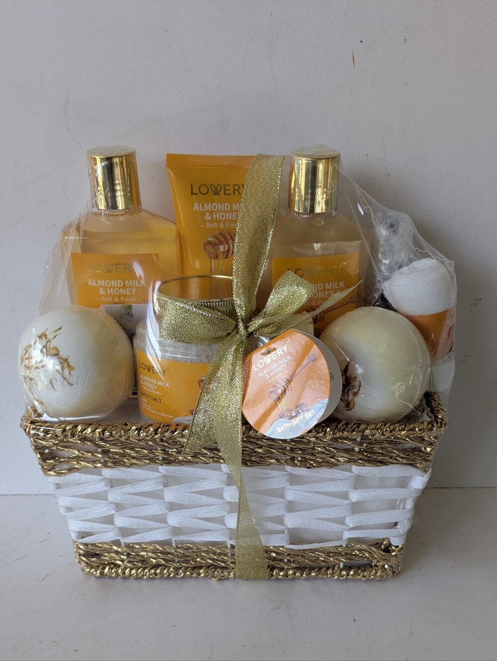 Lovery Almond Milk & Honey Bath Gift Basket Gold & Cream NWT